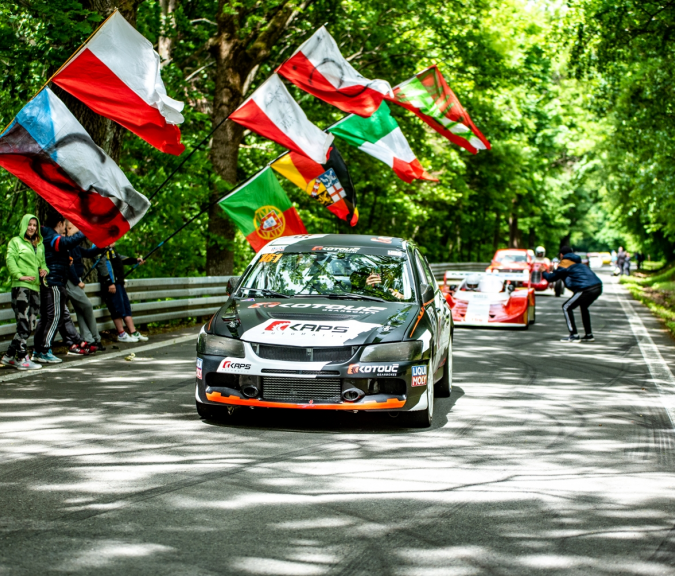 RACING CAR
